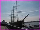 Un bteau d'une autre poque dans le port de Hambourg
