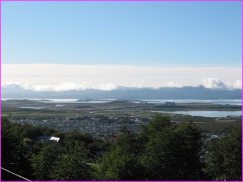 Vue d'Ushuaia et de la baie depuis le camping
