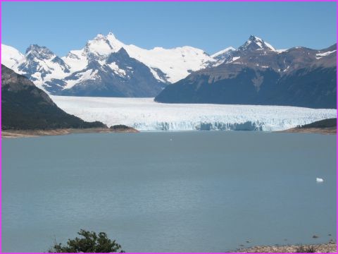 Le glacier Perito Moreno, pr�s de Calafate, vu de loin