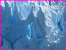 Certaines formes et couleurs du glacier sont spectaculaires
