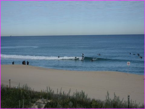 Le Surf est roi sur la c�te. Quel que soit le temps, les 