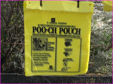 La propret� est encourag�e par ces bags mis � disposition des propri�taires de chiens