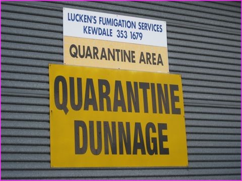 ZUT : Ils ont trouv� un brin de poussi�re sous le chassis et ils mettent Prosper en quarantaine