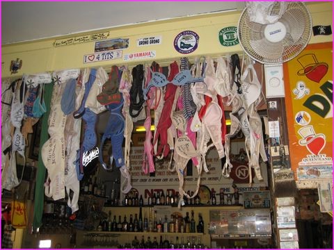 Lingerie ? .... non : Pub � Daly Waters