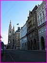 Vue de ct de l'htel de ville de Vienne avec ses balcons fleuris de graniums