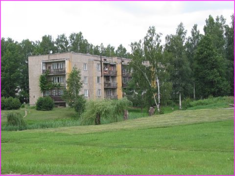 De tels immeubles rappelent un peu partout ce qu'�tait le mode d'habitat cr�e par les sovi�tiques