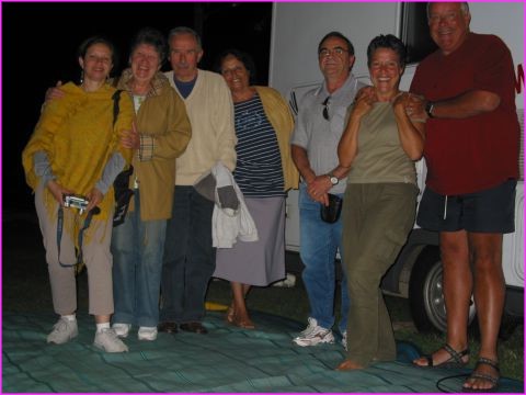 Jo�l (3�me en partant de la droite) et Sandra (1�re � gauche), encore des amis � Itapema qui nous ont rendu visite avec des Fran�ais