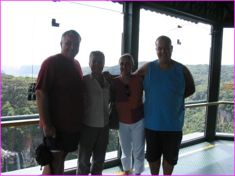 Du haut de la tour d'observation du parc Caracol, avec Jo�o et Helen