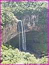 Une jolie cascade dans le parc de Caracol  Gramado