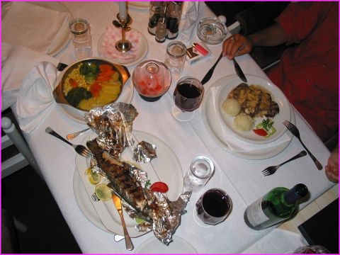 Voil� le festin que l'on peut faire ici pour moins de 10 Euros par personne, dans un super restau 