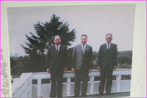 Tristes Sires !! Pol Pot et ses sbires, responsables du g�nocide.