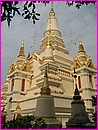 Beau temple, reconstruit aprs les dmolitions systmatiques des Kmers Rouges