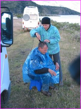 J�rgen, notre ami Allemand, sto�que sous la tondeuse de Patricia