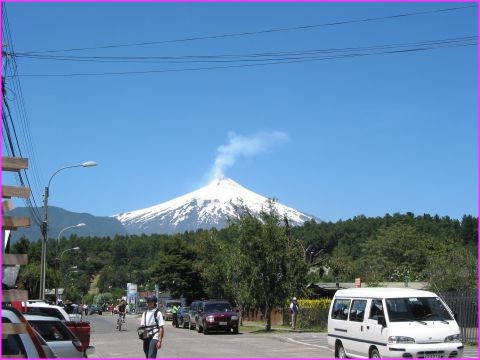 le volcan Villarrica � Pucon : il fume ... et �a peut �tre dangereux pour la sant�, s'il se r�veille 