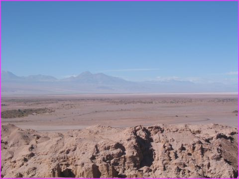... le salar d'Atacama au milieu du d�sert du m�me nom ...