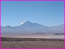 ... le majestueux volcan Licancabur qui domine San Pedro ...