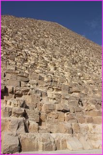 1, 2, 3, 4, 5, ... on a vite arr�t� de compter tant il y en a d'empil�es de ces grosses grosses pierres !