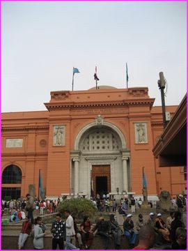 Nous n'tions pas seuls au milieu des centaines et des centaines de visiteurs au Muse Egyptien du Caire. Mais quel bonheur !