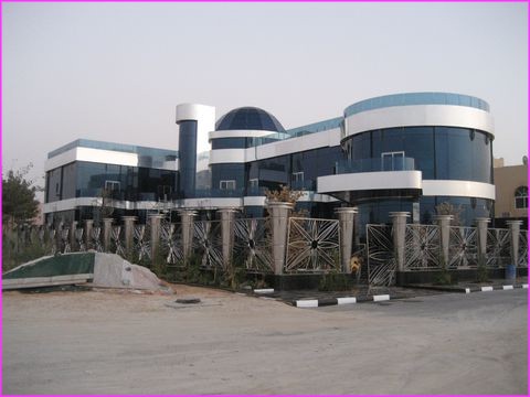 Des villas qui feraient rougir quelques �difices publics d'avant garde de chez nous. 