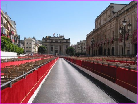 S�ville : des chaises, encore des chaises  !