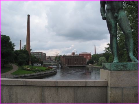 La ville tr�s industrielle de Tamp�re avec les usines au coeur de la ville !