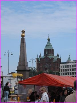 La cath�drale orthodoxe Ouspensky � Helsinki vue de la place du march�