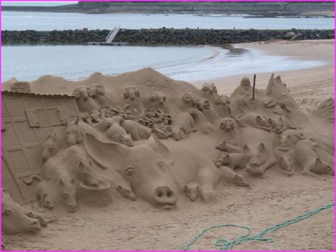 Sculture de sable sur la plage de St Jean de Luz