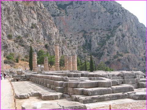 Le temple d'Apollon, ou du moins ce qu'il en reste � Delphes