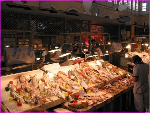 Voici pour ... quelques Euros le beau poisson au march� d'Ath�nes