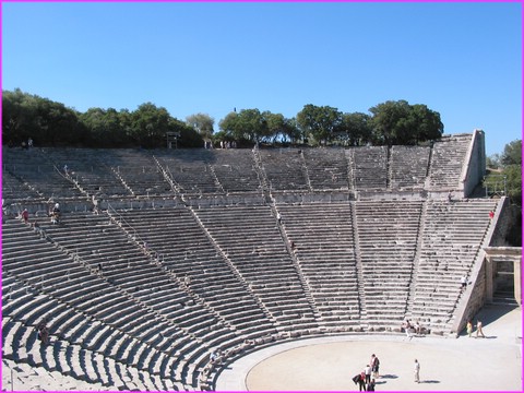 Le fabuleux th&eacute;atre d'Epidaure ... o&ugrave; l'on se prend &agrave; r&eacute;ver d'assister un jour &agrave; un vrai spectacle 
