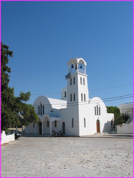 La petite �glise, superbe � l'int�rieur � Porto H�li