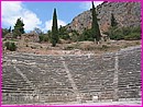 Toujours � Delphes, le th��tre super bien conserv�