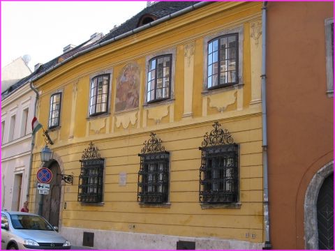 Une jolie fa�ade � Budapest dans le quartier Varhegy sur la colline du Ch�teau