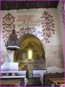 Int�rieur de l'�glise Romane restaur�e de Csaroda, avec ses superbes fresques 