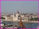 Vue du Parlement qui se trouve lui du côté Pest à Budapest