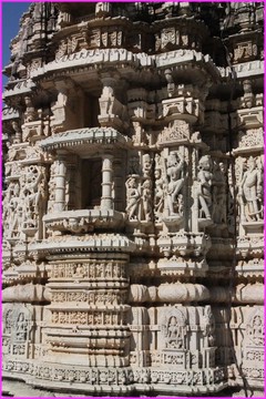 La merveille des scultures du marbre des temples Jains, ici � Ranakpur