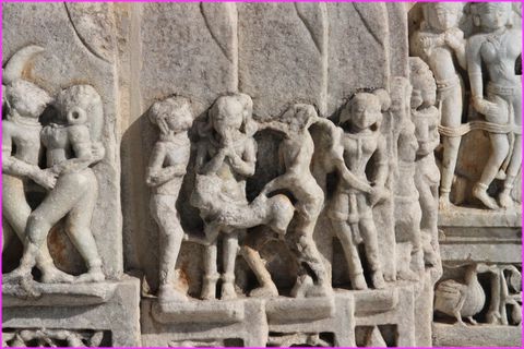 ... et parfois, les moines se sont laiss�s aller � quelques repr�sentations ... humm ... os�es ... de leurs fantasmes ?