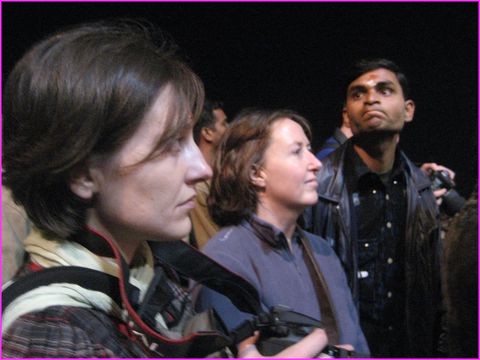  Tr�s bon souvenir de notre rencontre avec Aude et B�atrice de Montpellier et environs � Varanasi