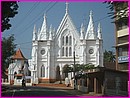 Il n'y a pas que des temples Indiens dans le K�rala, mais aussi de belle �glises .... assez peu ... et aussi ...