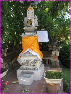 Une des statues parmi les milliers de milliers que l'on voit ici, partout