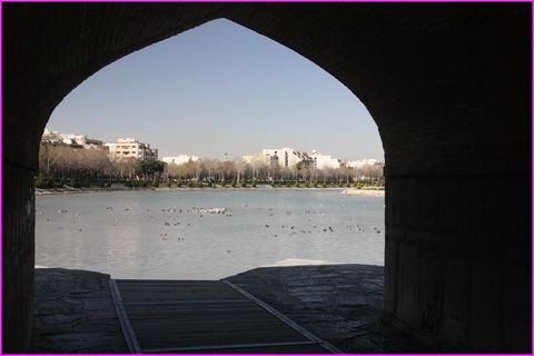 Belle vue depuis le Si-o-Se pol d'Ispahan