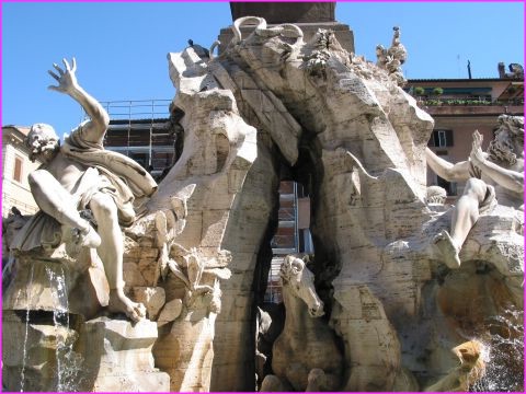 Magnifique fontaine sur la place Navona