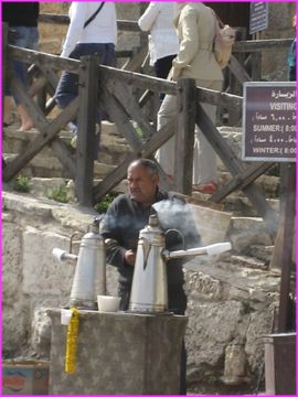 A tous les coins de partout, du caf� ou du th�