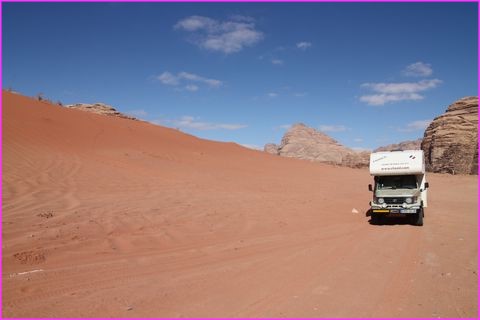 Un plaisir de se balader dans la Wadi Rum avec Prosper qui se joue des dunes, pistes .....