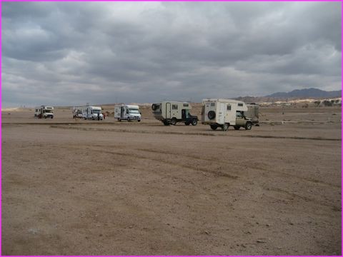 Bivouac � Aqaba o� nous avons retrouv� des amis rencontr�s en ... 2004 en Am�rique du Sud