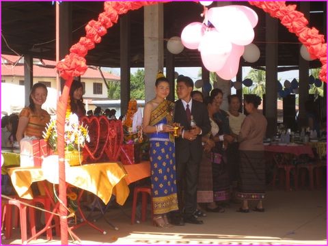 On a pu assister � une f�te de mariage. Beaux mari�s