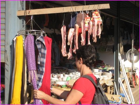 On a le choix entre foulards et petit sal�