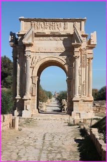 Belle arche qu marque l'entr�e � Leptis Magna