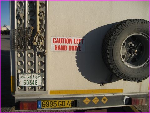 Vous verriez vous si on vous collait ces spaghettis ridicules aux fesses !