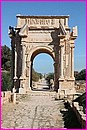 Belle arche qu marque l'entre  Leptis Magna